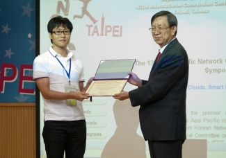 APNOMS 2011 Best Paper Award 수상(DPNM연구실 서신석)